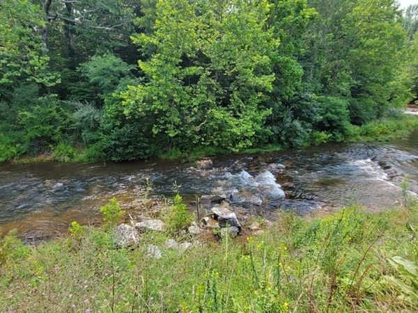 001 MT TORREY RD, LYNDHURST, VA 22952