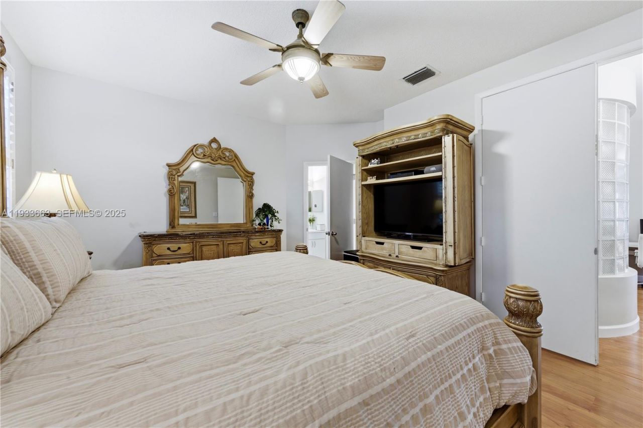 2607 Holy Cross Ln , Lake Worth, FL 33460 Photo