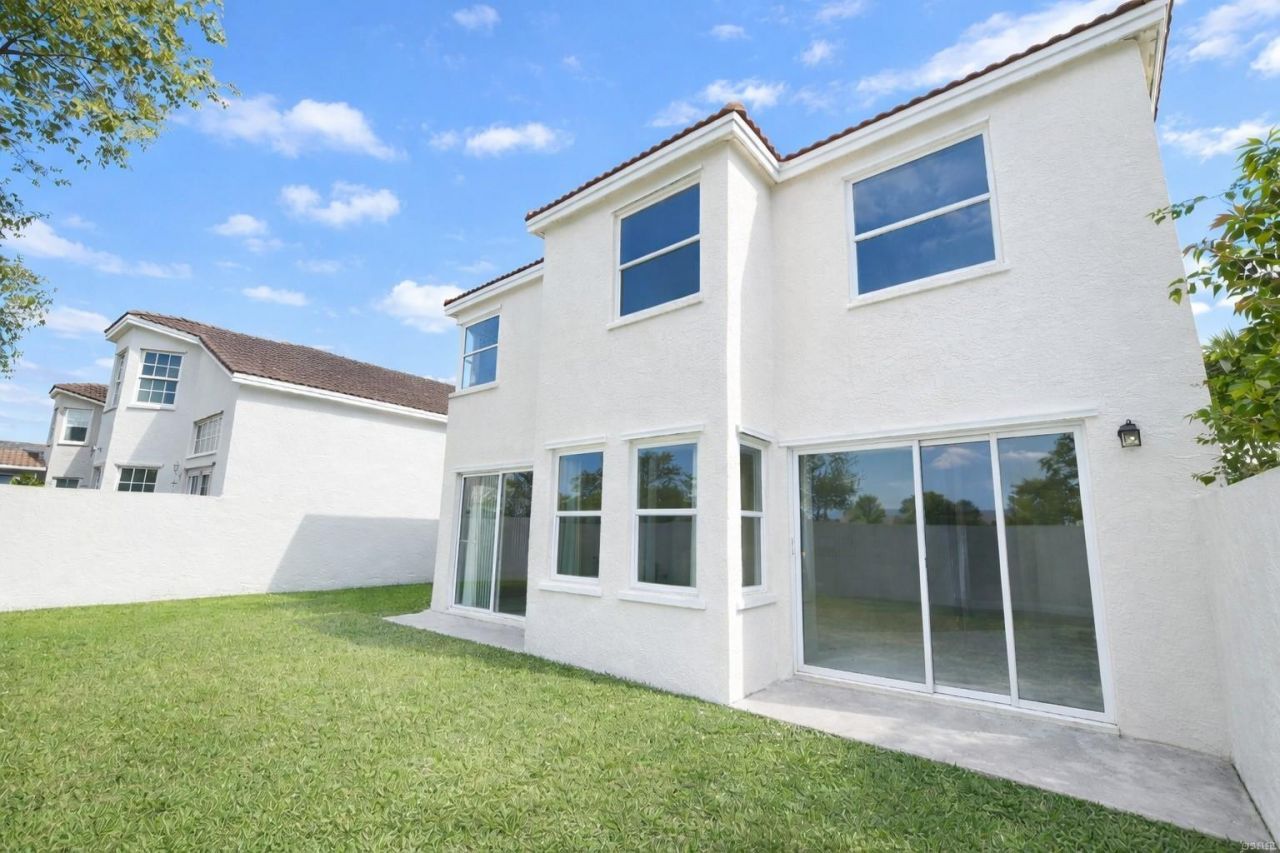 140 NW 151st Avenue, Pembroke Pines, FL 33028 Photo