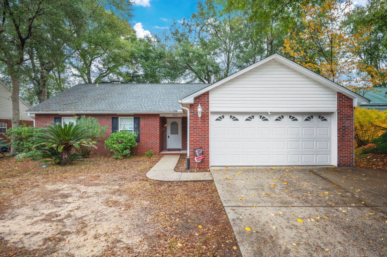 4581 Top Flight Drive, Crestview, FL 32539 Main Photo