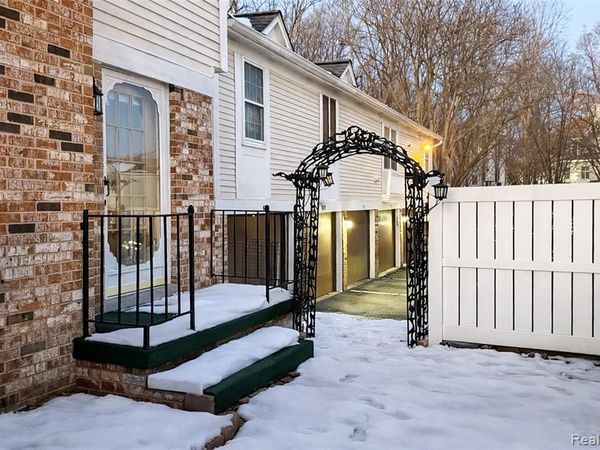 21330 E Glen Haven Circle, Novi, MI 48167