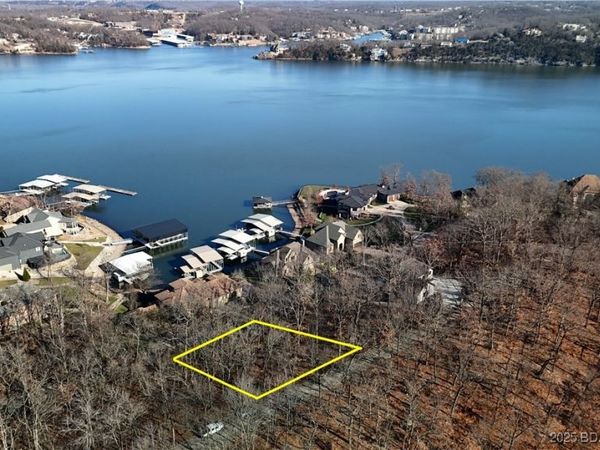 1541 Qunta Grande Drive, Sunrise Beach, MO 65079