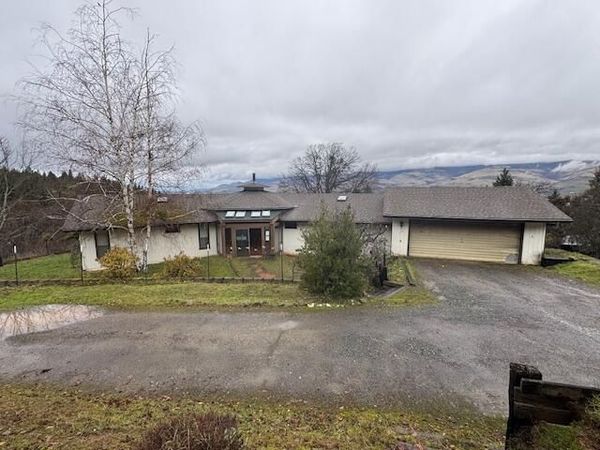 1751 Dragon Fly Lane, Ashland, OR 97520