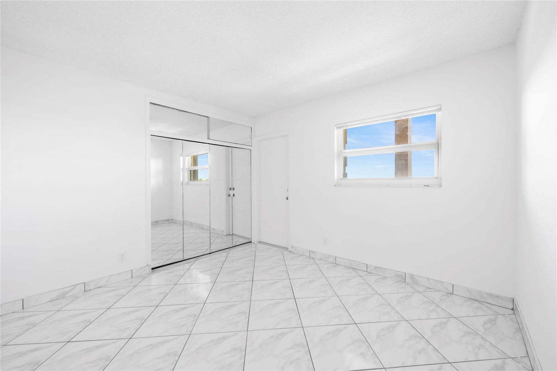 1069 Hillsboro Mile, Unit 507, Hillsboro Beach, FL 33062 Photo