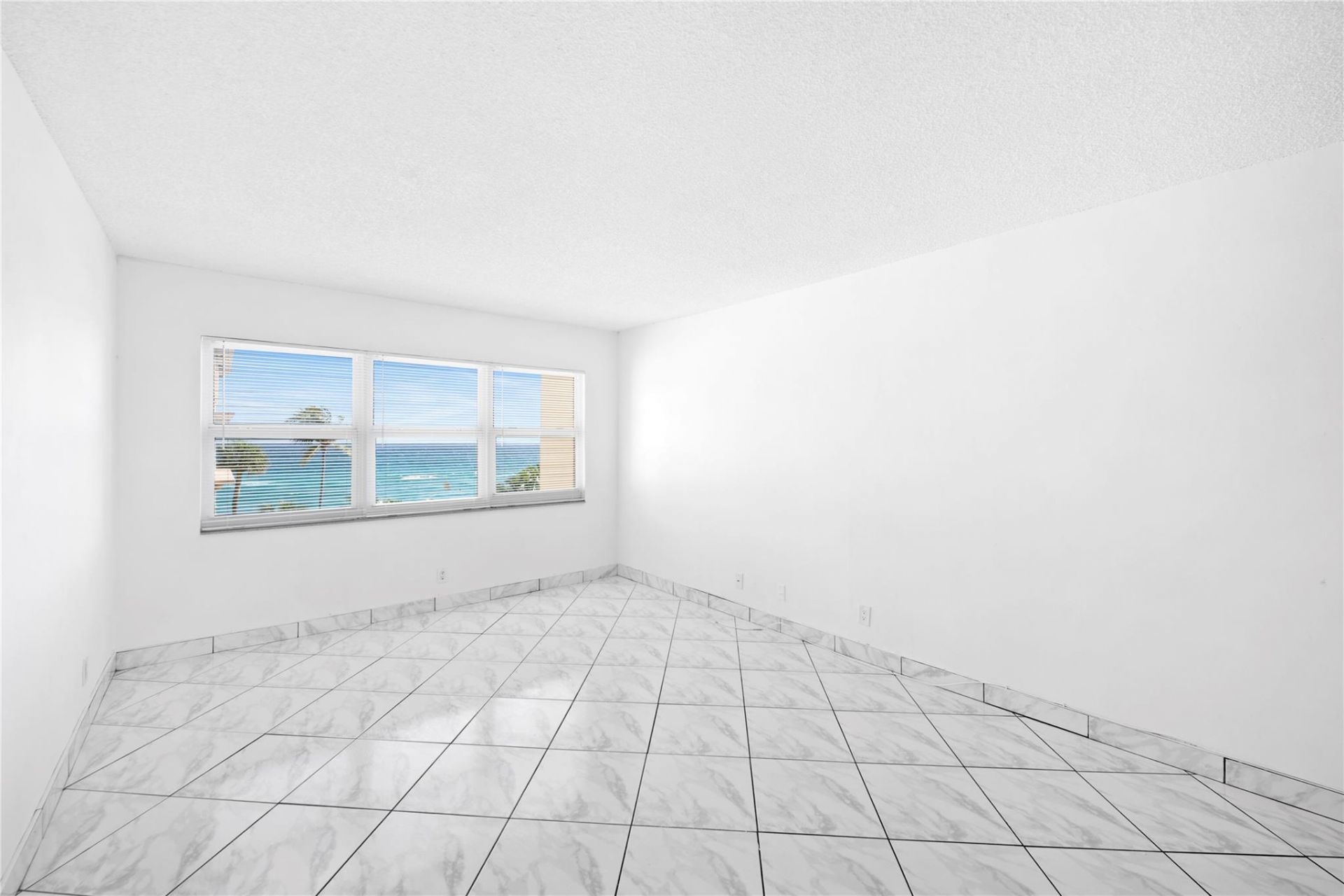 1069 Hillsboro Mile, Unit 507, Hillsboro Beach, FL 33062 Photo