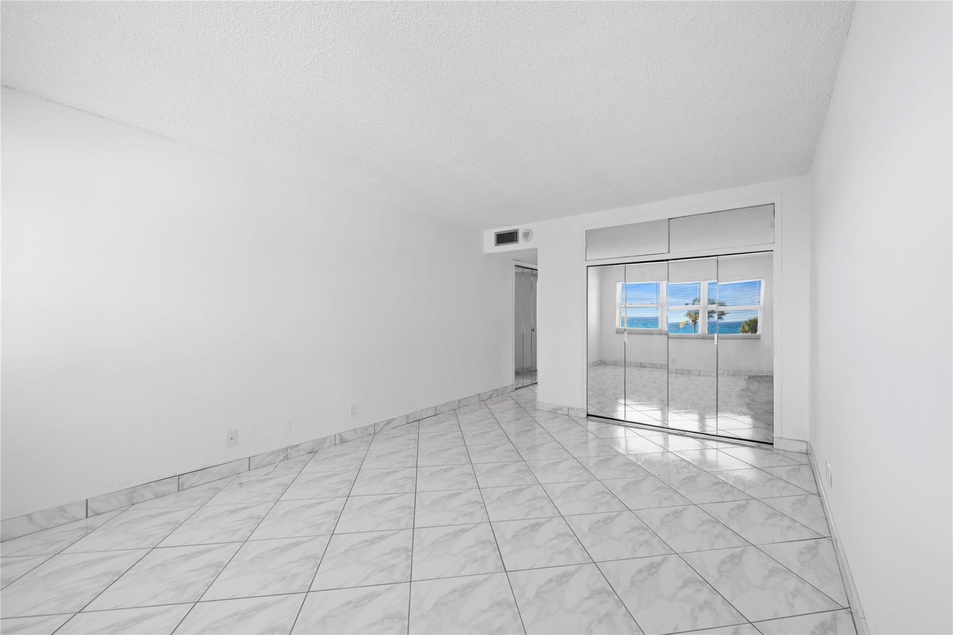 1069 Hillsboro Mile, Unit 507, Hillsboro Beach, FL 33062 Photo