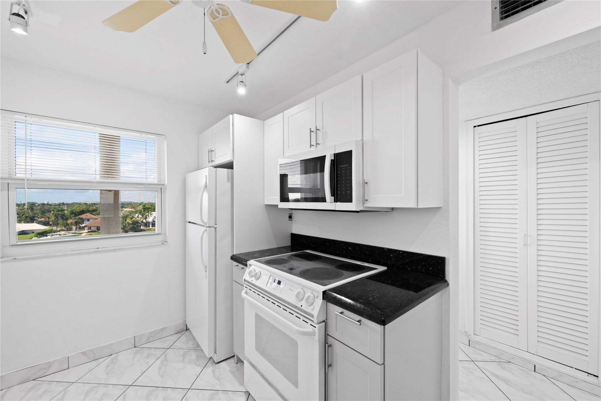 1069 Hillsboro Mile, Unit 507, Hillsboro Beach, FL 33062 Photo