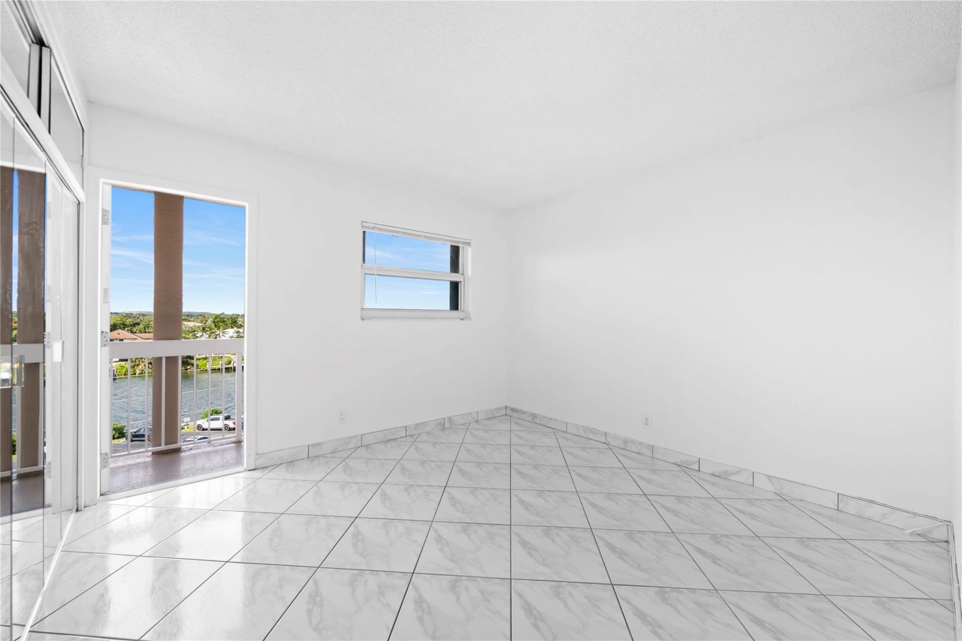 1069 Hillsboro Mile, Unit 507, Hillsboro Beach, FL 33062 Photo
