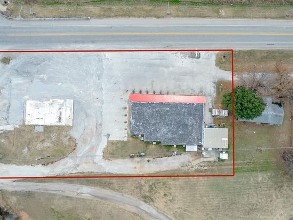 1012 6th Street, Maysville, OK 73057