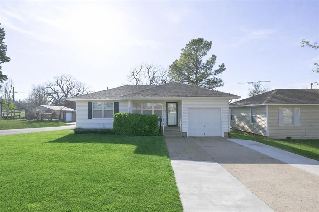 1328 S 12th Street, Chickasha, OK 73018 Main Photo