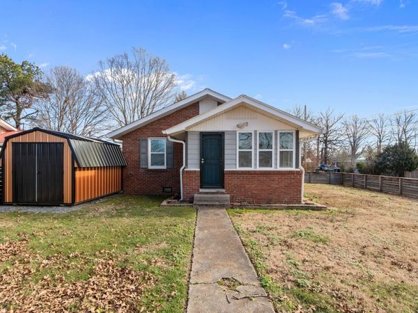 202 Parkway W, Dickson, TN 37055