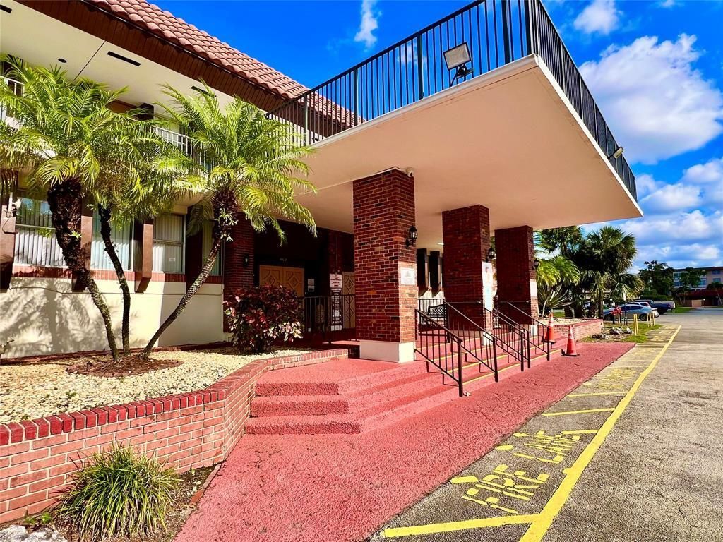 2800 NW 47th Terrace, Unit 106b, Lauderdale Lakes, FL 33313 Photo