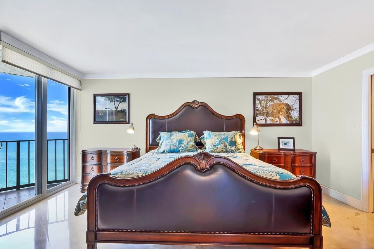 5420 N Ocean Drive, Unit 1703, Singer Island, FL 33404 Photo