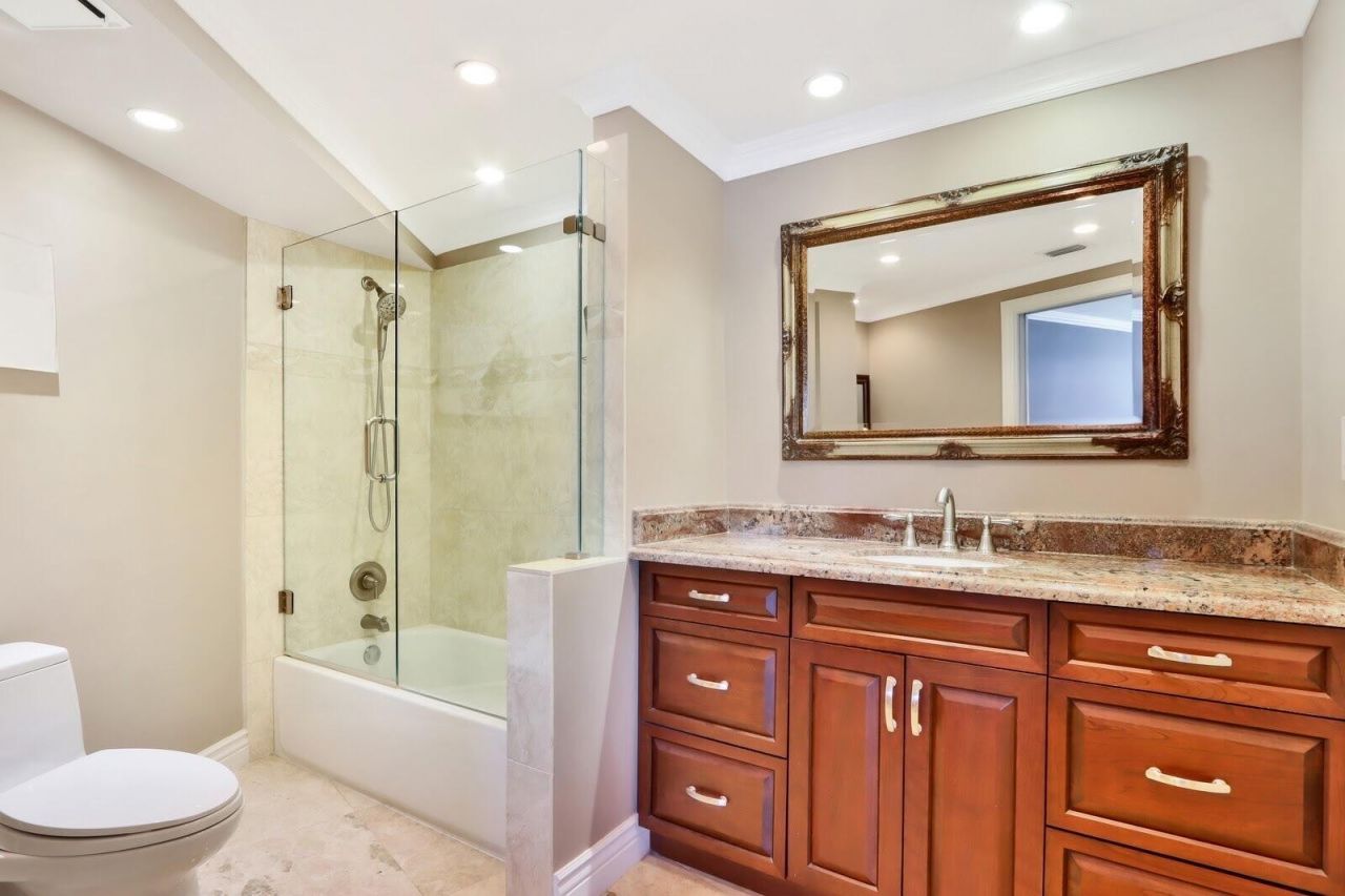 5420 N Ocean Drive, Unit 1703, Singer Island, FL 33404 Photo