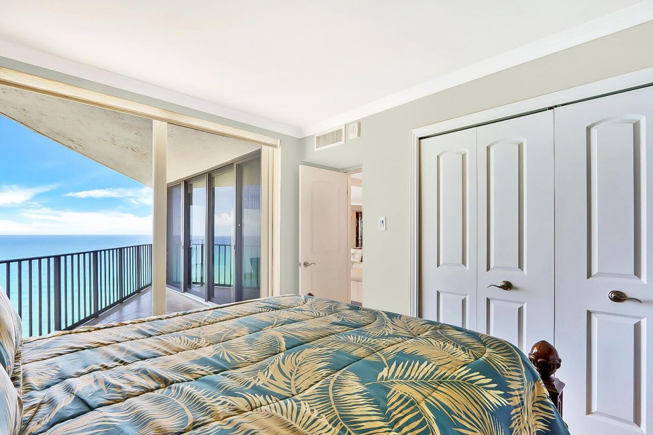 5420 N Ocean Drive, Unit 1703, Singer Island, FL 33404 Photo