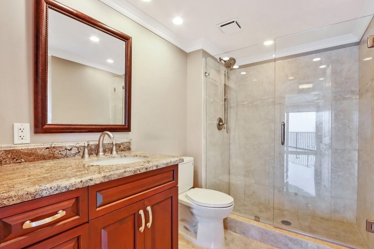 5420 N Ocean Drive, Unit 1703, Singer Island, FL 33404 Photo