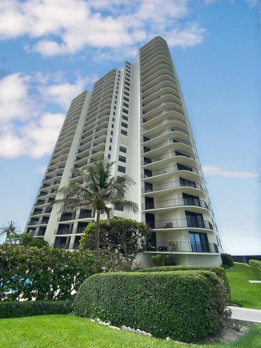 5420 N Ocean Drive, Unit 1703, Singer Island, FL 33404 Photo