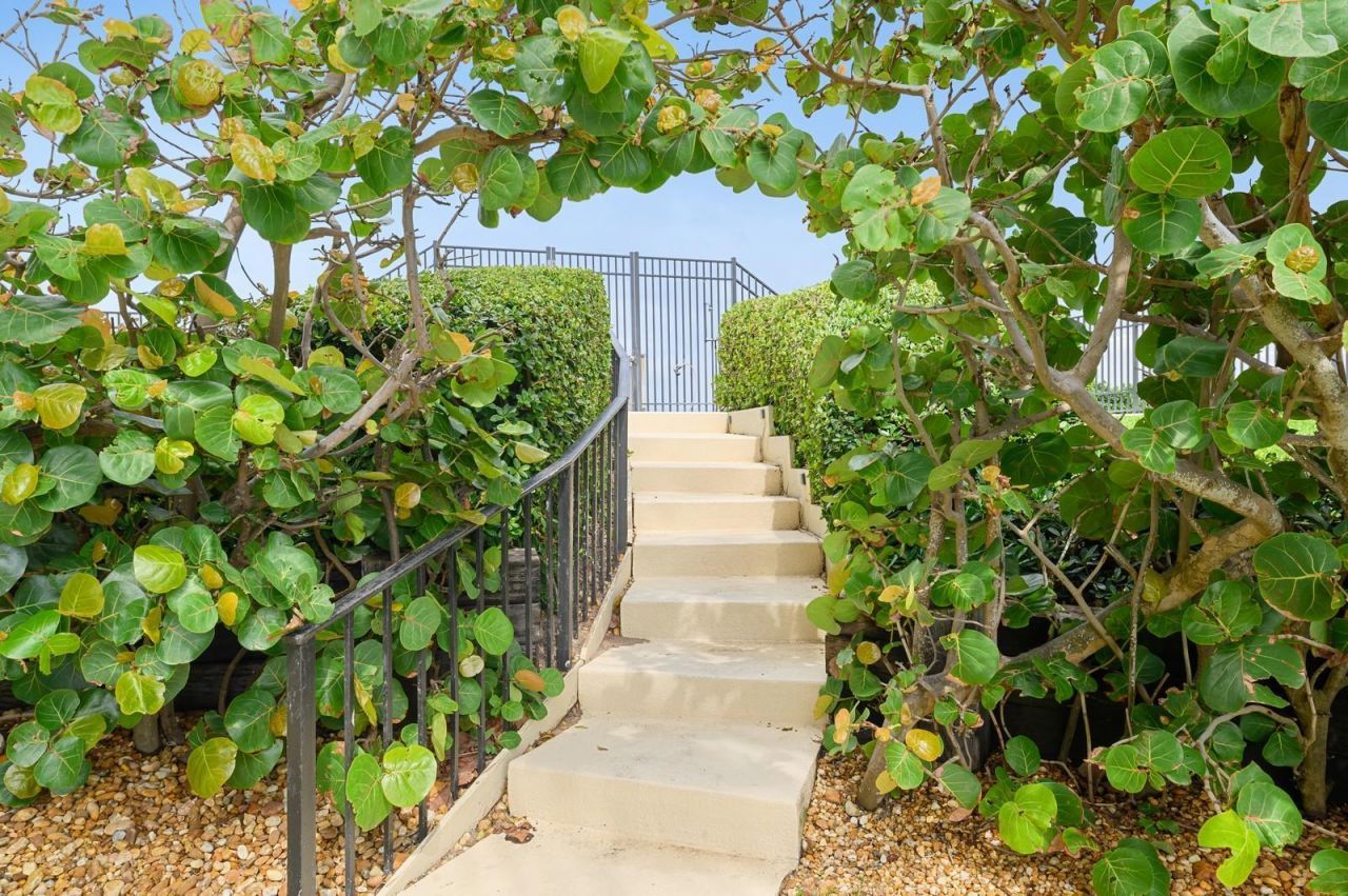 5420 N Ocean Drive, Unit 1703, Singer Island, FL 33404 Photo