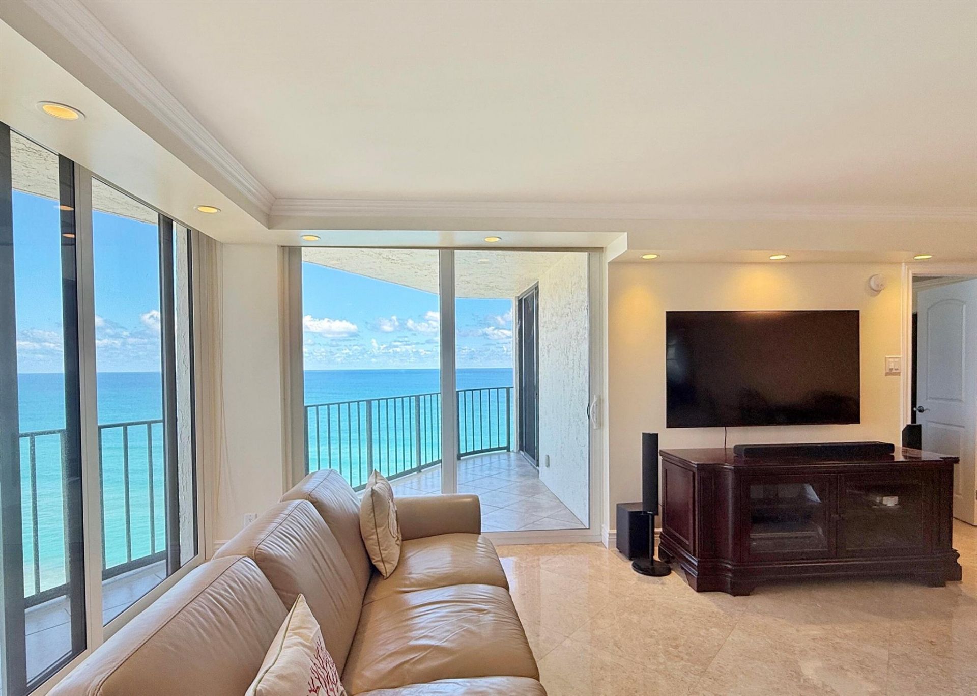5420 N Ocean Drive, Unit 1703, Singer Island, FL 33404 Photo