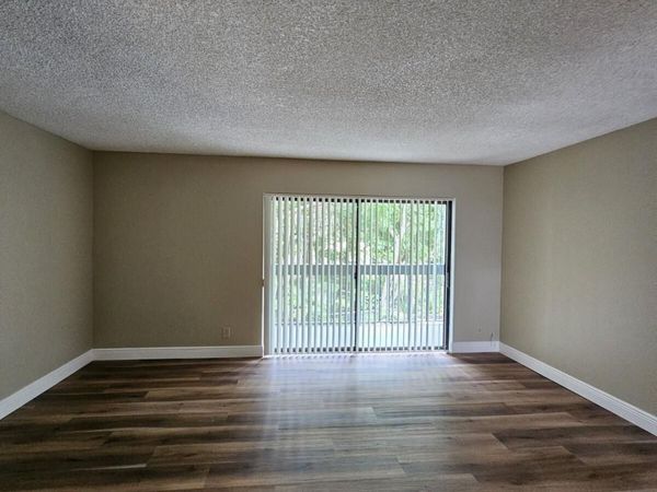 1850 N Congress Avenue, Unit 206, West Palm Beach, FL 33401