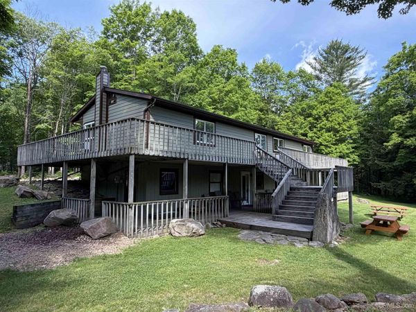 8285 Peter White Road, Onota Twp, MI 49822