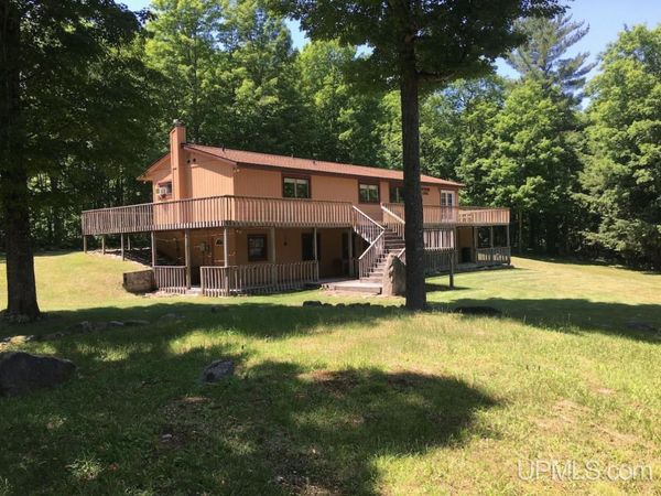 8285 Peter White Road, Onota Twp, MI 49822