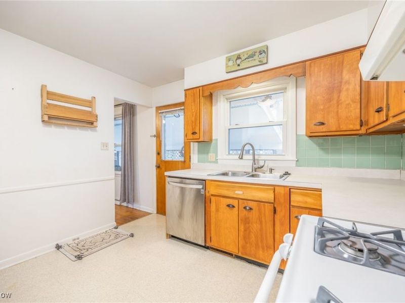 119 W 4 1/2 Street, Williamstown, WV 26187 Photo 11