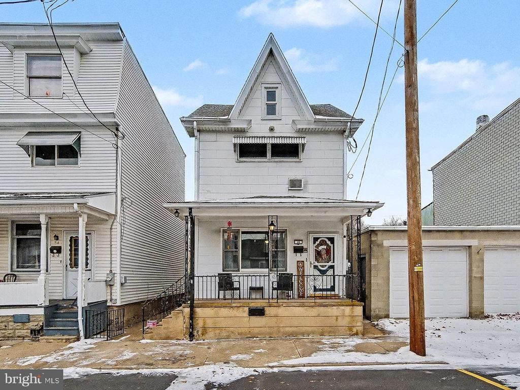 30 S Walnut Street, Mount Carmel, PA 17851 Main Photo