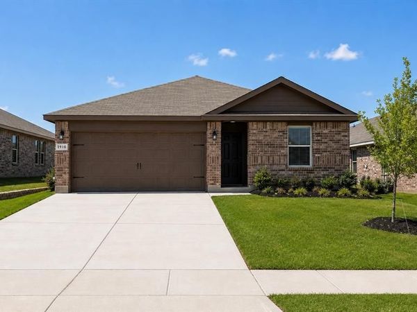 1910 CHEROKEE Lane, Cleburne, TX 76033