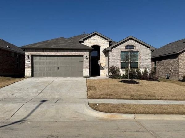 1918 JACKSON Street, Cleburne, TX 76033