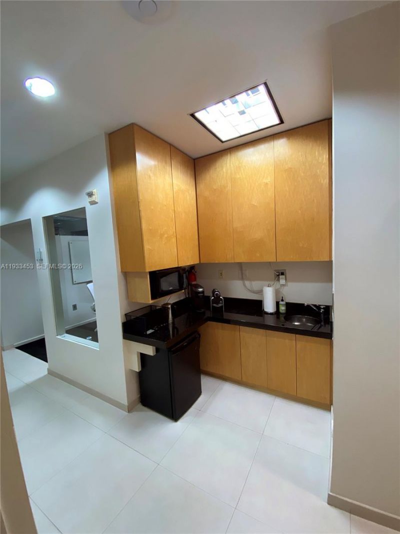 1680 Michigan Ave, Unit 914, Miami Beach, FL 33139 Photo