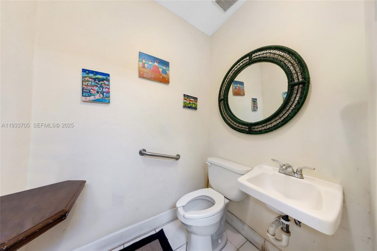242 NW 12th Ave, Miami, FL 33128 Photo