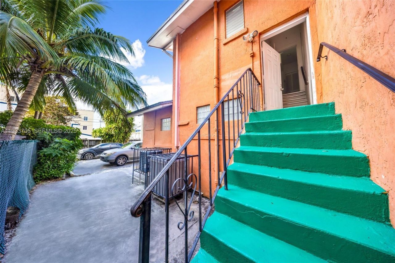 242 NW 12th Ave, Miami, FL 33128 Photo