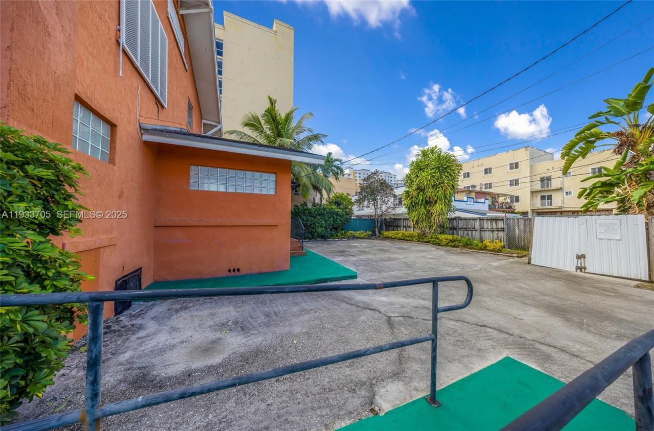 242 NW 12th Ave, Miami, FL 33128 Photo