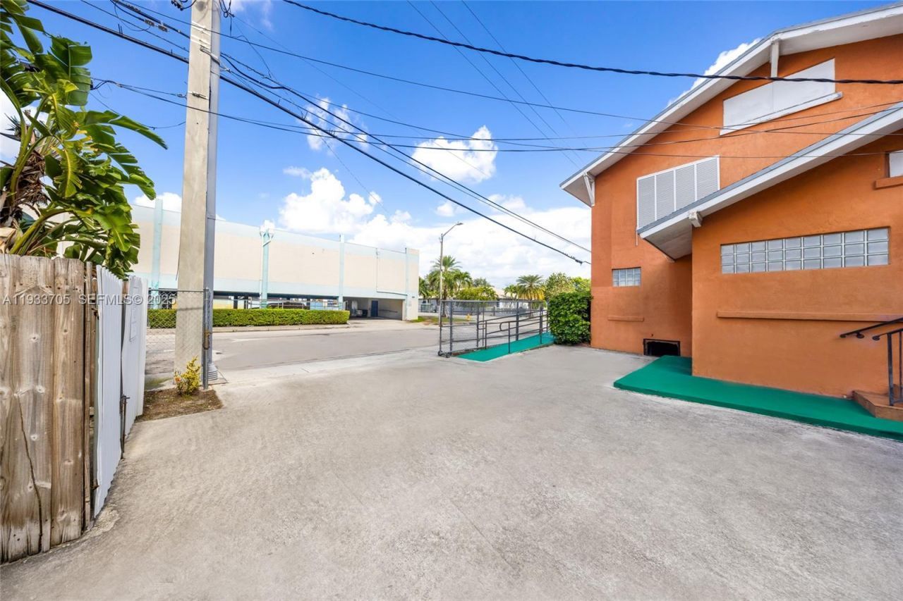 242 NW 12th Ave, Miami, FL 33128 Photo