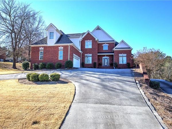 113 Vogel Street NE, Calhoun, GA 30701