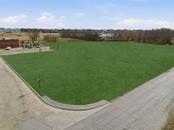 213 S Dogwood Street, Owasso, OK 74055