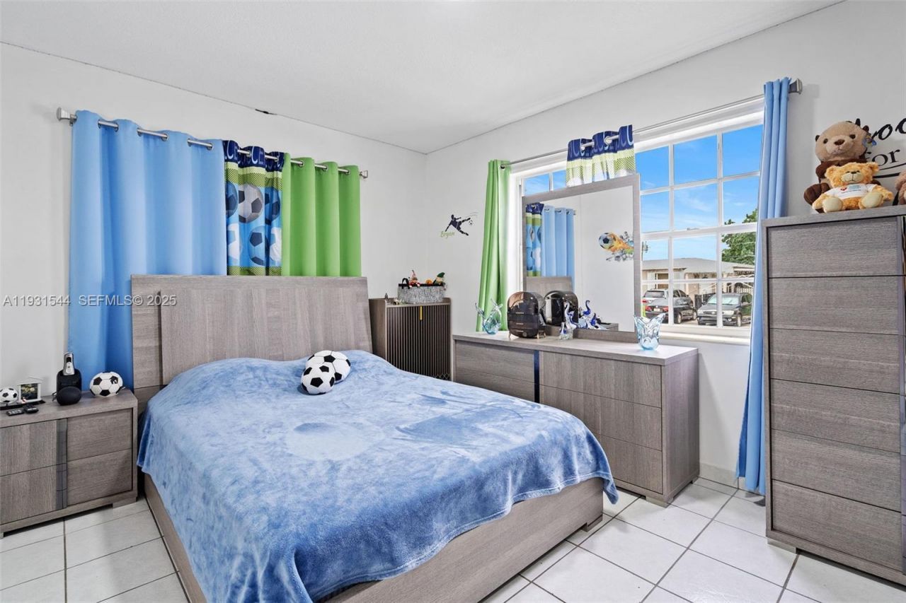 141 E 52nd Pl, Hialeah, FL 33013 Photo