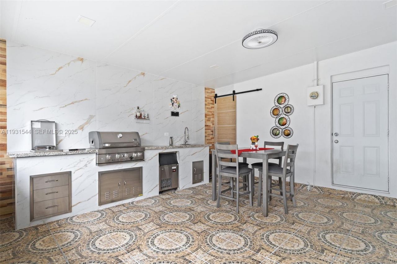 141 E 52nd Pl, Hialeah, FL 33013 Photo