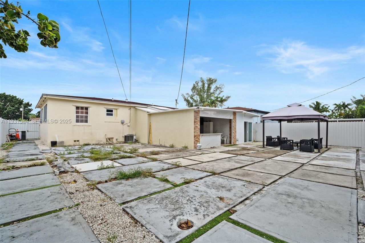 141 E 52nd Pl, Hialeah, FL 33013 Photo