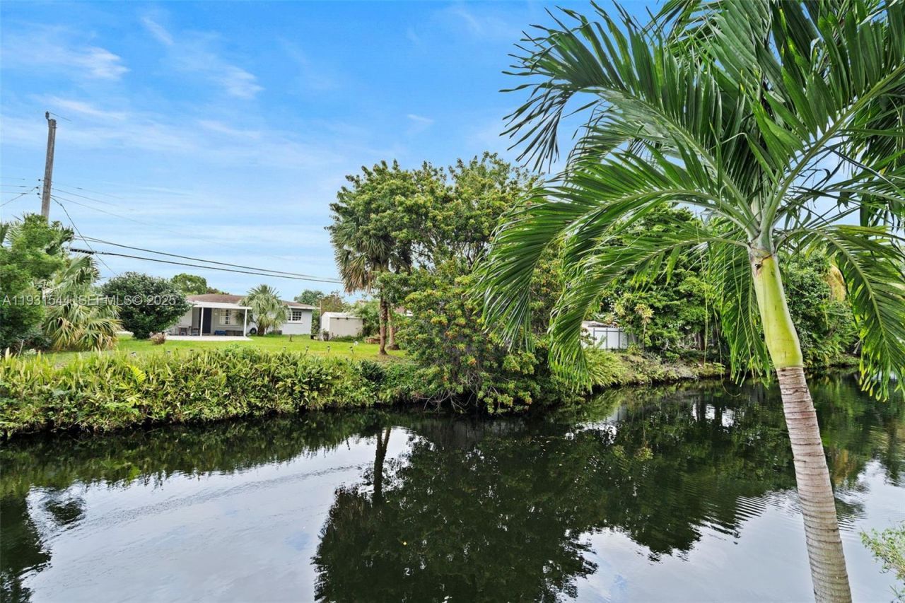 141 E 52nd Pl, Hialeah, FL 33013 Photo