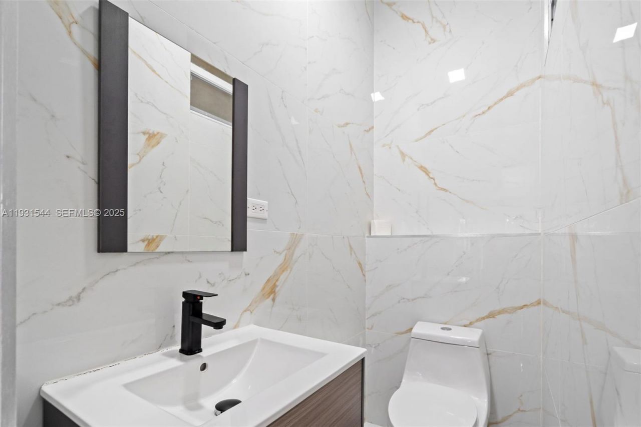 141 E 52nd Pl, Hialeah, FL 33013 Photo