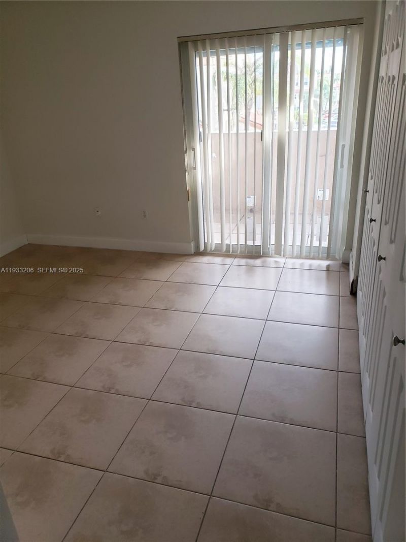 8660 NW 5th Ter, Unit 15-209, Miami, FL 33126 Photo