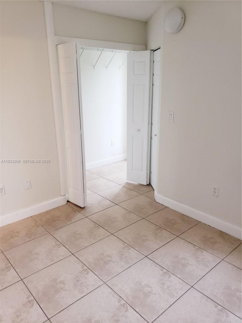 8660 NW 5th Ter, Unit 15-209, Miami, FL 33126 Photo