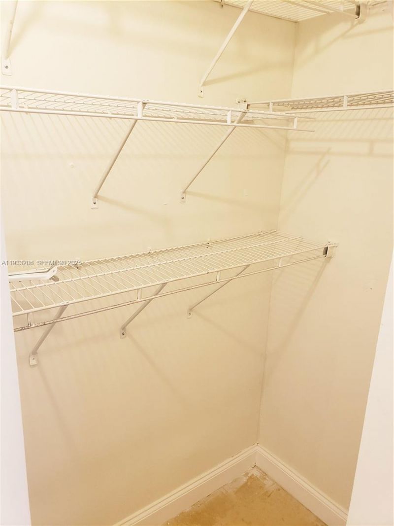 8660 NW 5th Ter, Unit 15-209, Miami, FL 33126 Photo