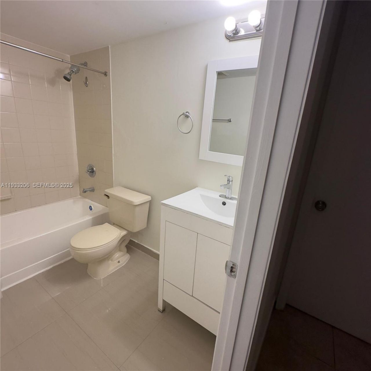 8660 NW 5th Ter, Unit 15-209, Miami, FL 33126 Photo