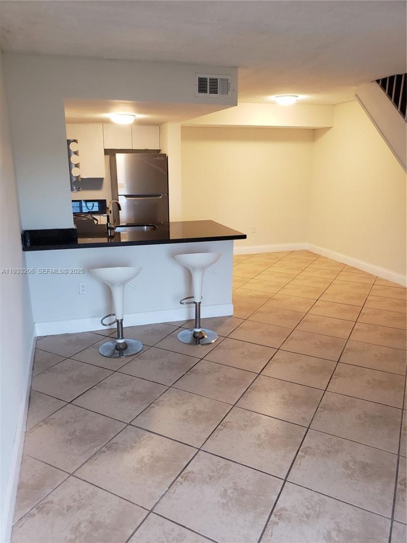 8660 NW 5th Ter, Unit 15-209, Miami, FL 33126 Photo