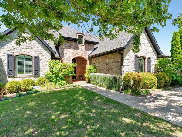 2944 E Pebblestone Drive, Fayetteville, AR 72701