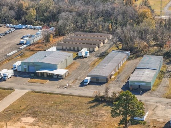 1410, 1406,1404 E Second , Russellville, AR 72801