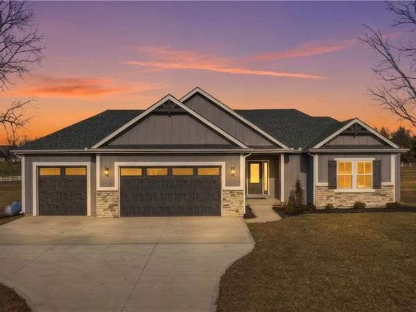 17860 Clearview Drive, Leavenworth, KS 66048